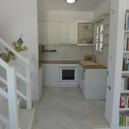 Charming Naxos Villa, Ocean Views, Modern Comfort, Tranquil Escape Villa *